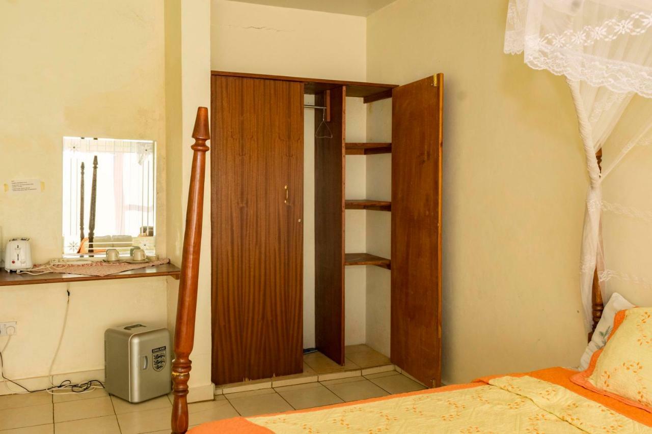 Sunrise Apartments Hotel Fort Portal Kültér fotó